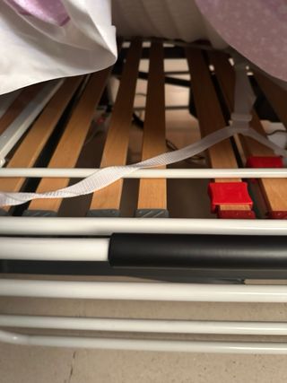 Cama articulada de metal