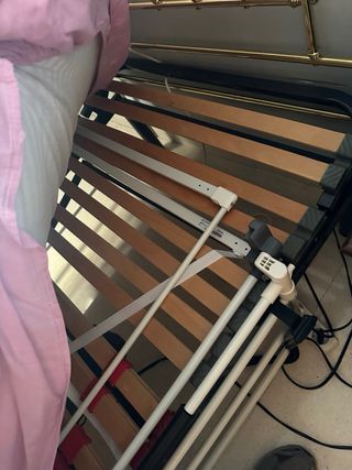 Cama articulada de metal