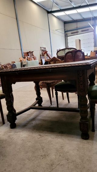 Mesa de comedor antigua de madera