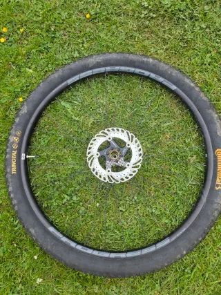 2 llantas una con rueda ,  para cannondale Lefty 2