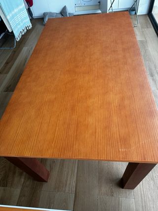 Mesa rústica de madera y 4 sillas