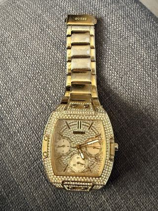 Reloj Guess Dorado con Cristales