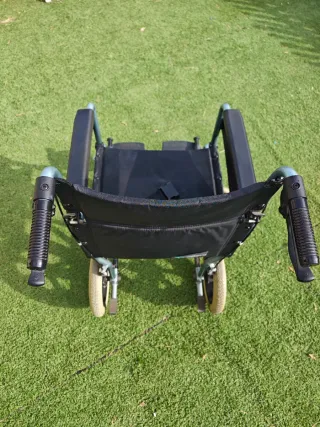 Silla de ruedas plegable ligera