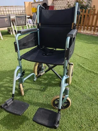 Silla de ruedas plegable ligera