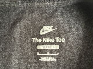 Camiseta Nike gris corte holgado