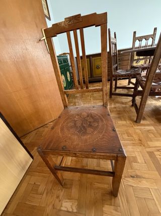 Sillas de madera tallada (3 unidades)