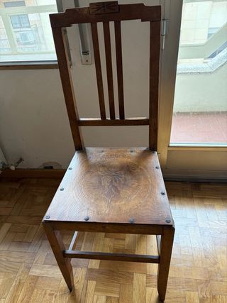 Sillas de madera tallada (3 unidades)