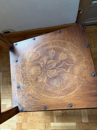 Sillas de madera tallada (3 unidades)