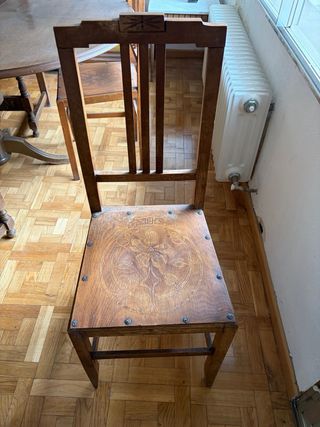Sillas de madera tallada (3 unidades)