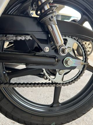 Yamaha YBR 125 Naked Roja y Negra
