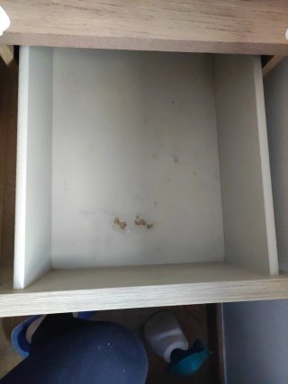Mesita de noche de madera