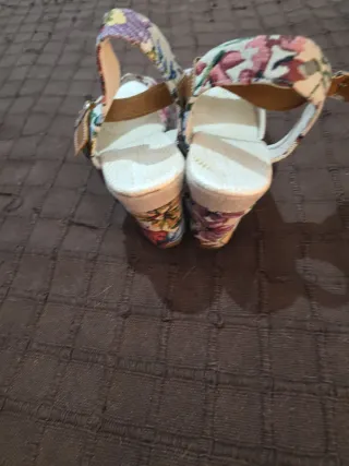 Sandalias cuña florales talla 39