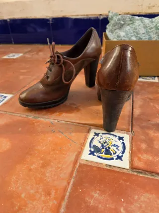 Zapatos de piel tacón cordones España