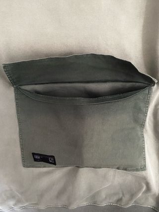Sudadera Zara verde con bolsillo