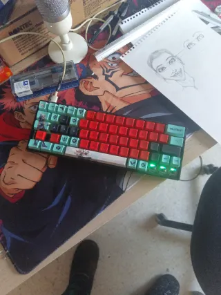 Teclado rojo Mecánico 60% .