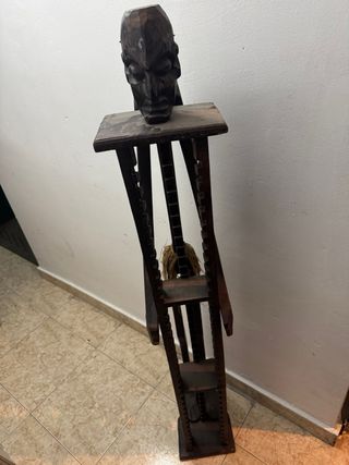 Figura madera para guardar CDs