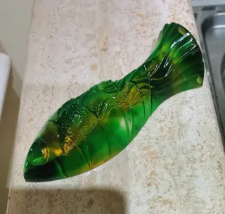 Scultura pesce in vetro iridescente decorativo