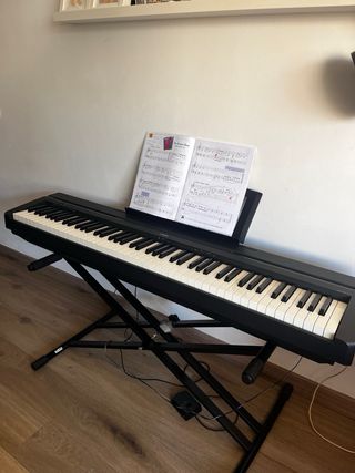 Piano Digital Yamaha P-35 con banqueta