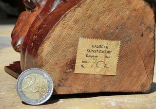 Coppia grottesca e strana di sculture in legno singolari