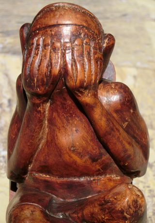 Coppia grottesca e strana di sculture in legno singolari