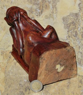 Coppia grottesca e strana di sculture in legno singolari