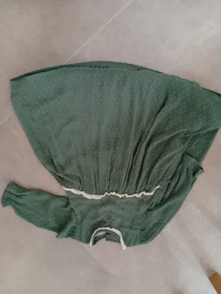 Vestido verde con topos y encaje marca Coconut