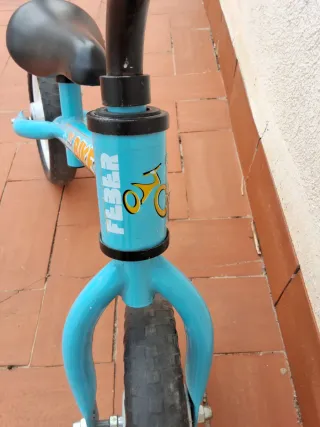 Bicicleta de equilibrio azul para niños