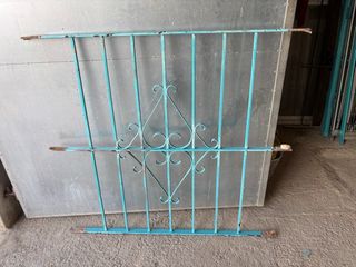 Puerta aluminio con cristal , ventanas y rejas