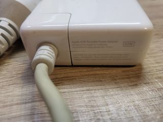 Cargador Apple iBook (sin probar)