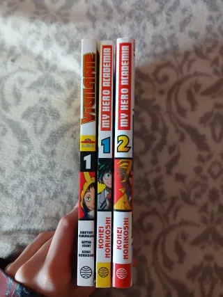 Mangas 1 y 2 my hero academia y 1 vigilantes