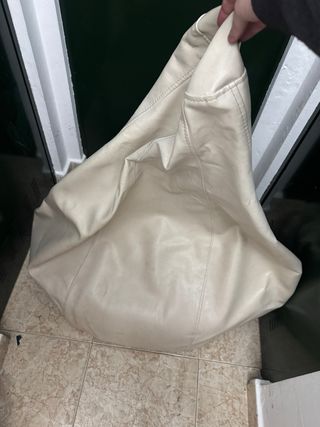 Puf blanco de piel sintética