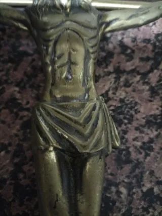 Crucifijo de bronce