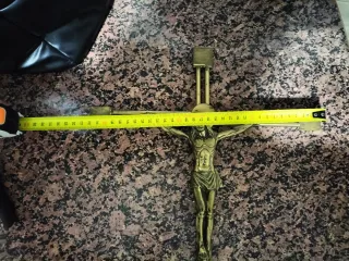 Crucifijo de bronce