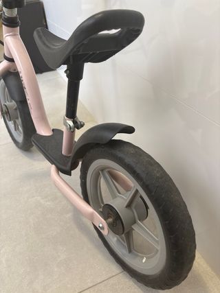 Bicicleta sin pedales rosa