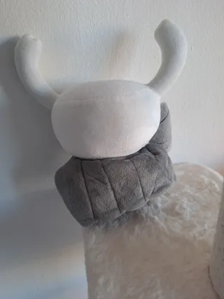 Peluche del personaje Hollow Knight