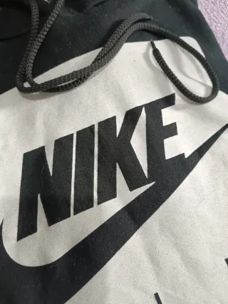 Sudadera Nike con capucha