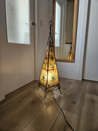 Lámpara de cuero piramidal