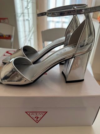 Sandalias Guess Plataforma Tacón