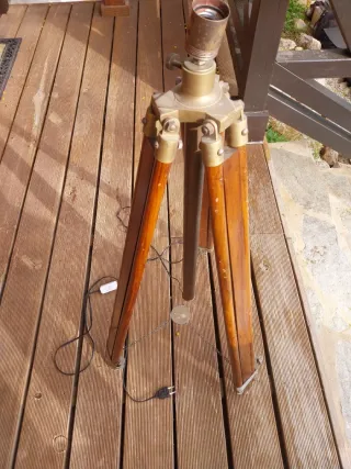 Lámpara Trípode Madera y Bronce