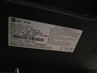 Mesa auxiliar cristal y metal dorado, televisión