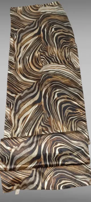 Pañuelo italiano animal print tacto seda