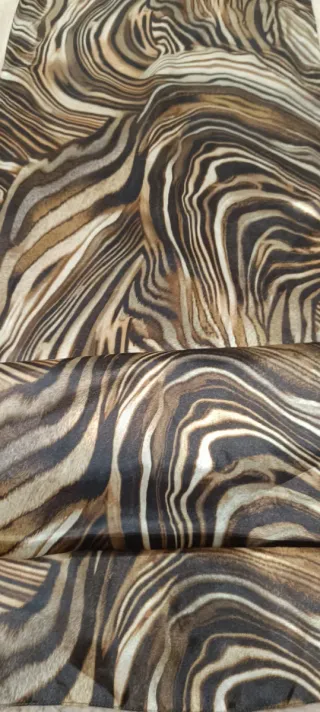 Pañuelo italiano animal print tacto seda