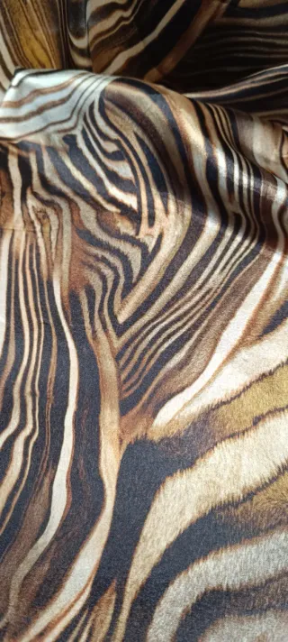 Pañuelo italiano animal print tacto seda