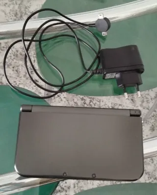 Nintendo 3DS XL + 5 juegos + cargador