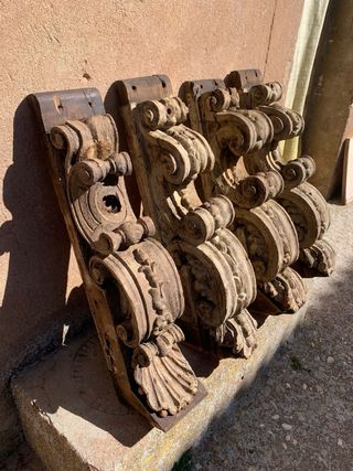 PRECIOSO LOTE DE 4 MÉNSULAS BARROCAS, 1730).