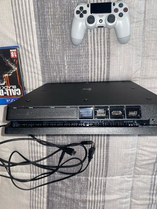 PS4 (Playstation 4) Negra + Call of Duty