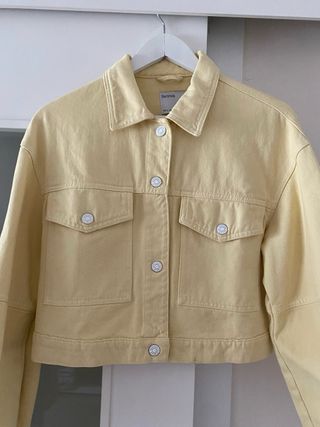 Chaqueta vaquera Bershka amarilla