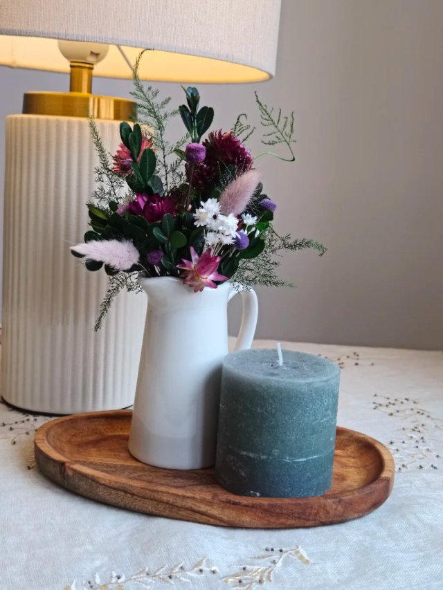 Regalo flores + vela + bandeja y bolsa.