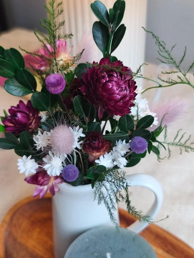 Regalo flores + vela + bandeja y bolsa.
