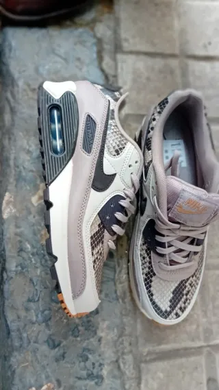 Nike HF1212-200 Talla 38.5 Rosa